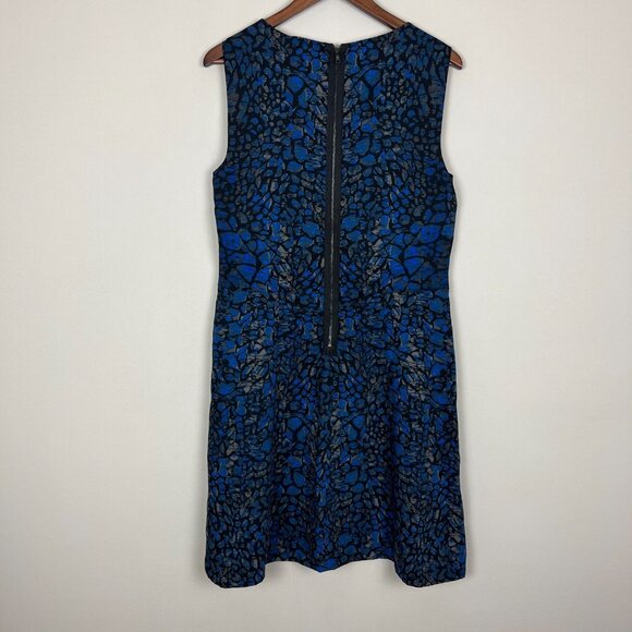 T Tahari Dress 12 Black Blue Abstract Pattern Mesh V-Neck A-Line Fit N Flare - Picture 7 of 14